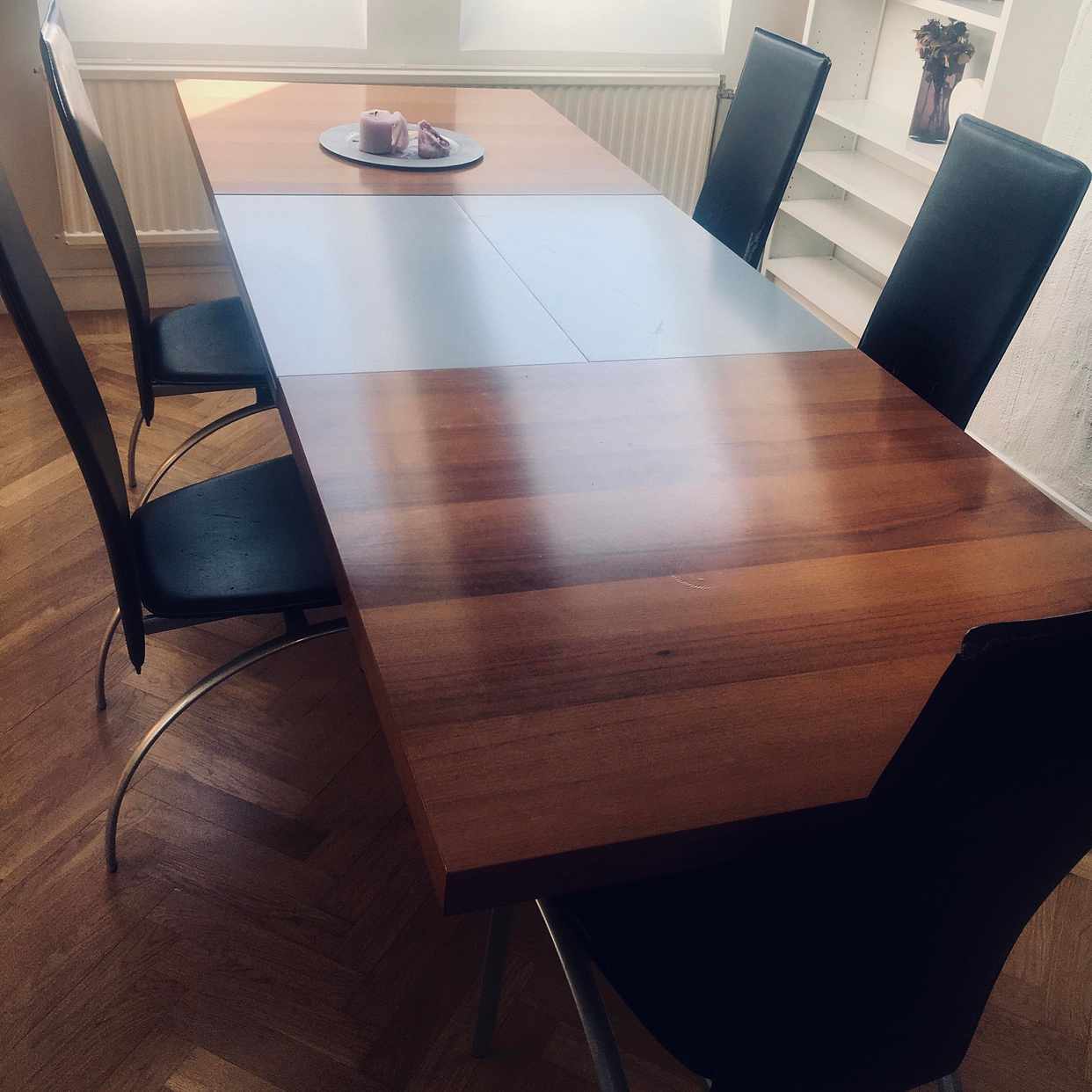image of Skänker 5 slitna stolar - Stockholms Stad
