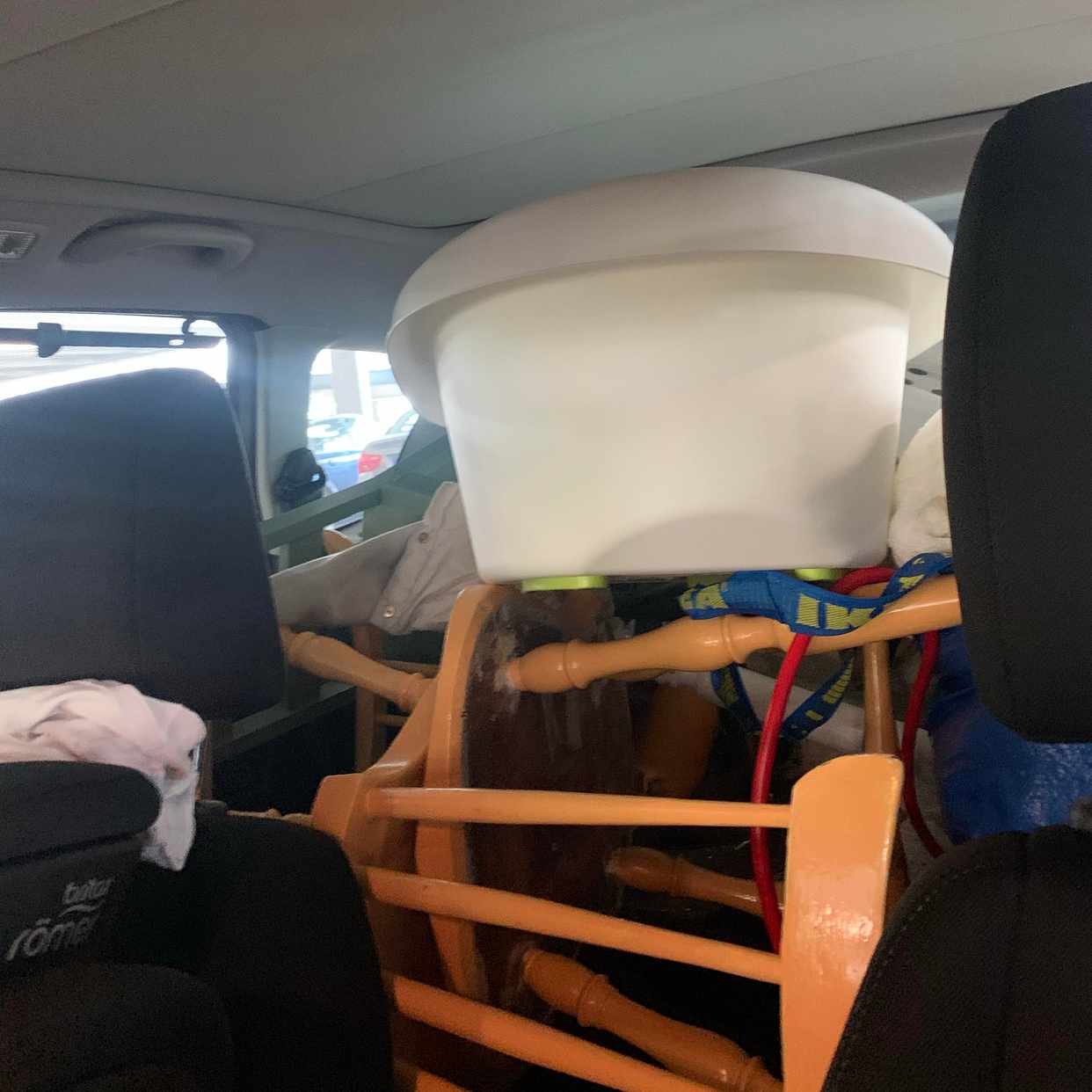 image of 3 stolar ett bord och - 
