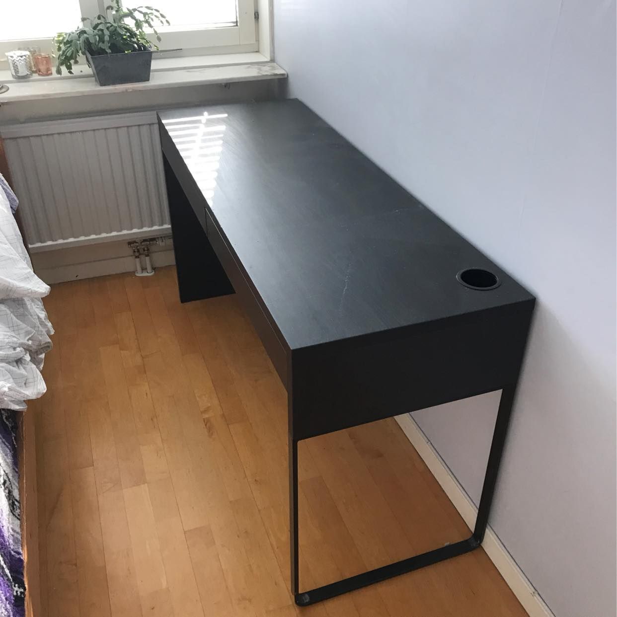 image of Säng, madrass, skrivbord - 