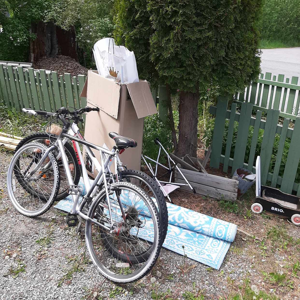 image of 2 trasiga cyklar etc - Vallentuna