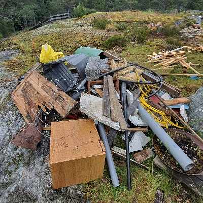 image of Carry crap to container - 