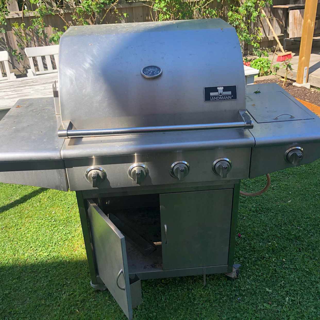 image of Bortforsling av grill - Enskede