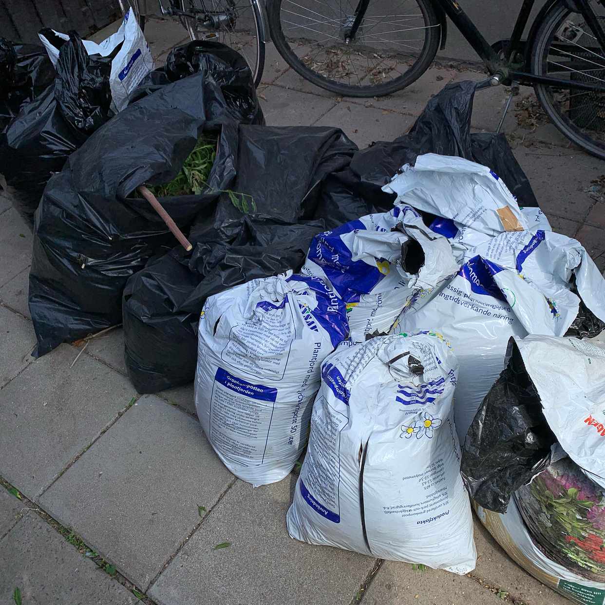 image of 14 påsar trädgårds avfall - Lund