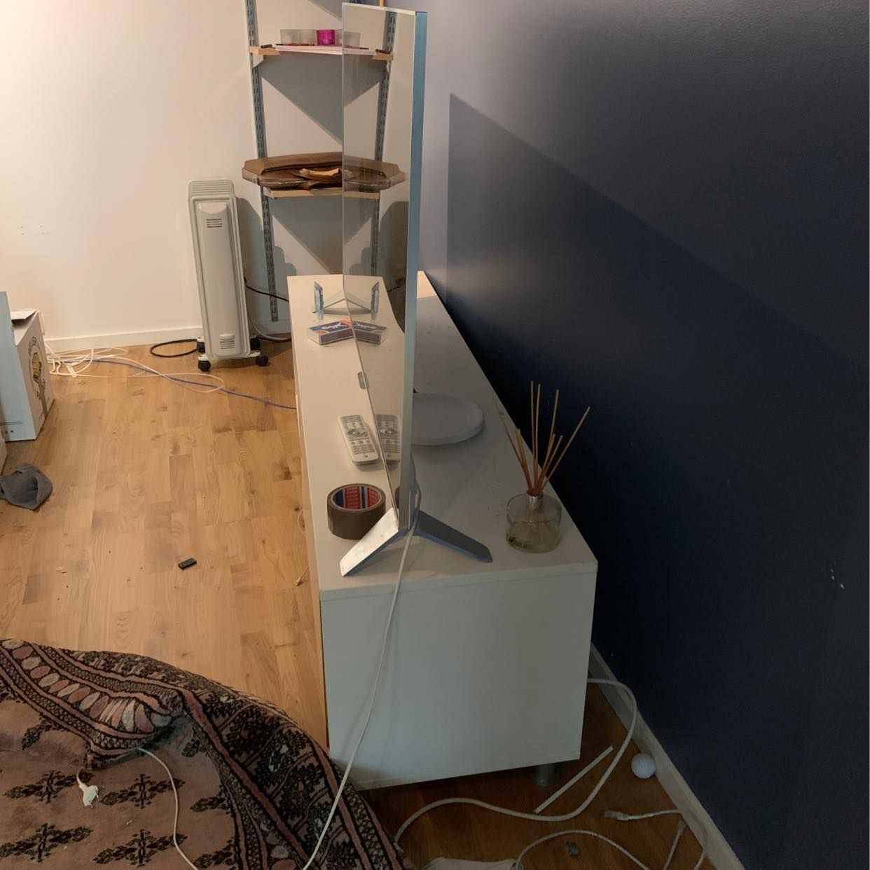 image of Tv + tvbänk o sladdar bor - Bromma
