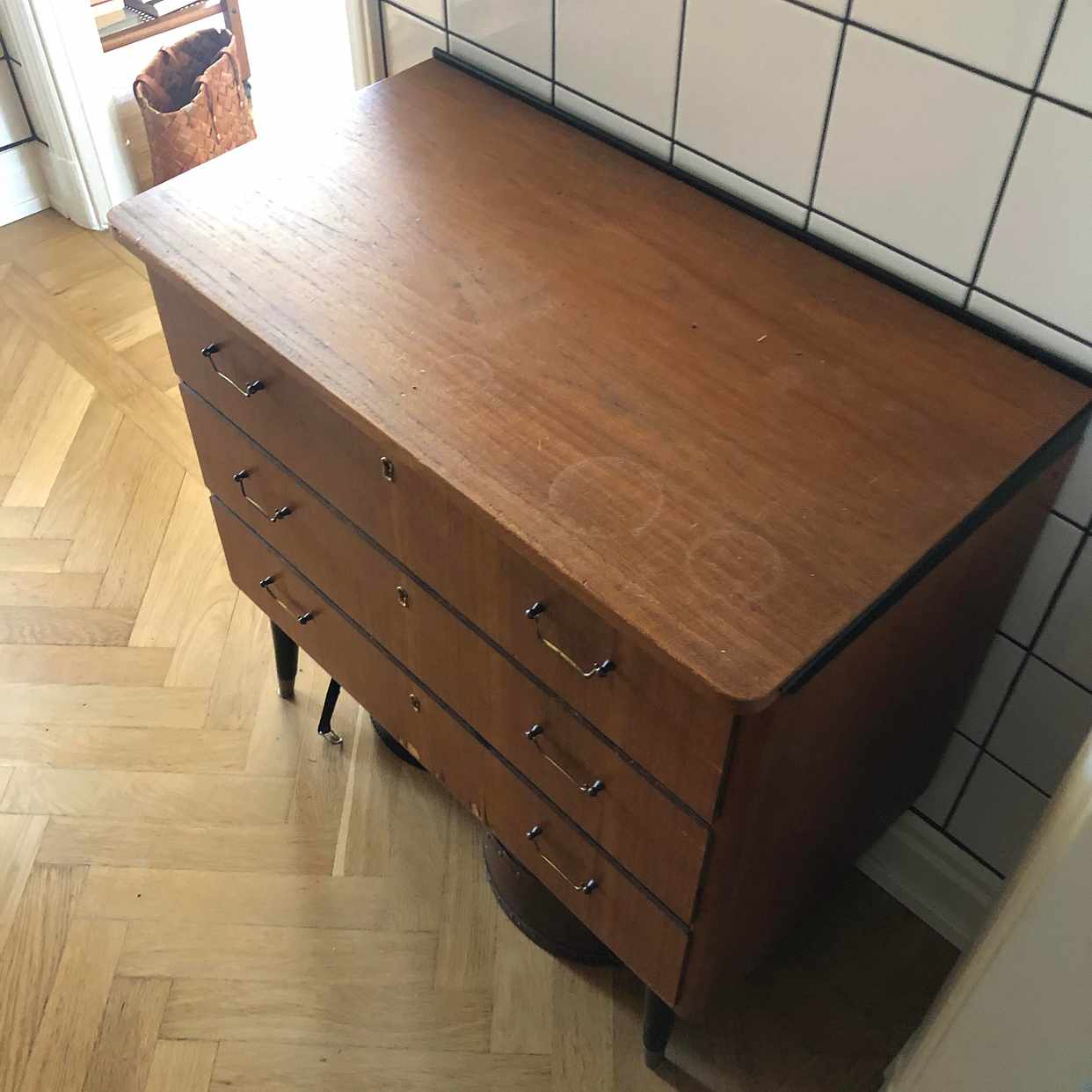 image of chest of draws - 