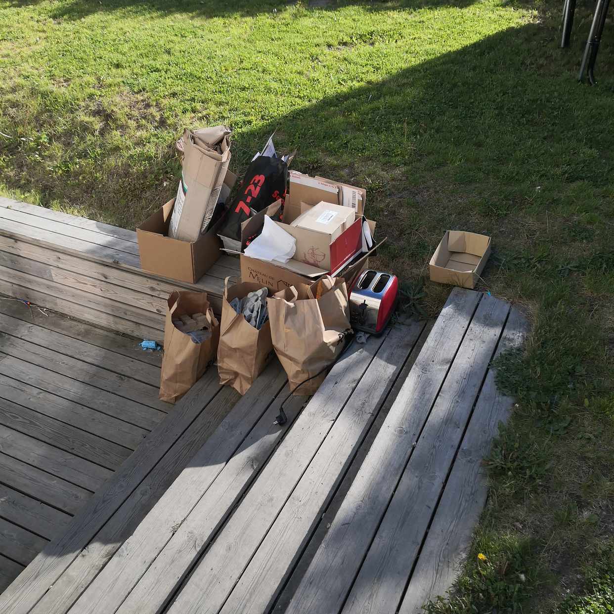 image of Lite kartonger och skräp - Bromma