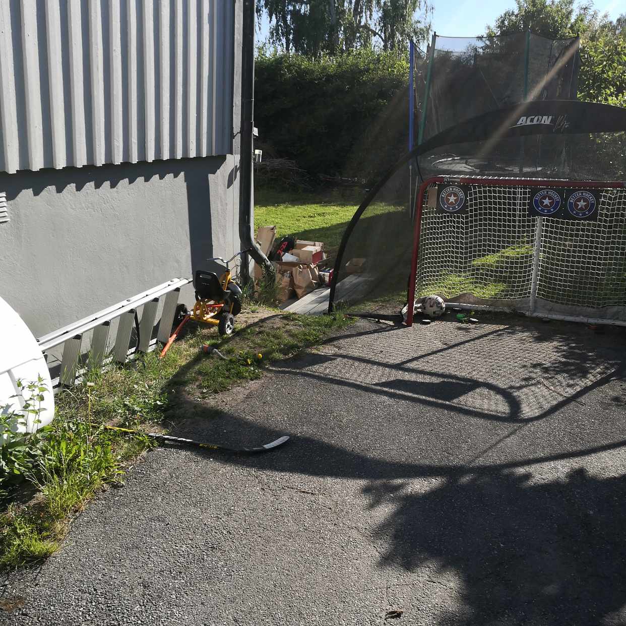 image of Lite kartonger och skräp - Bromma