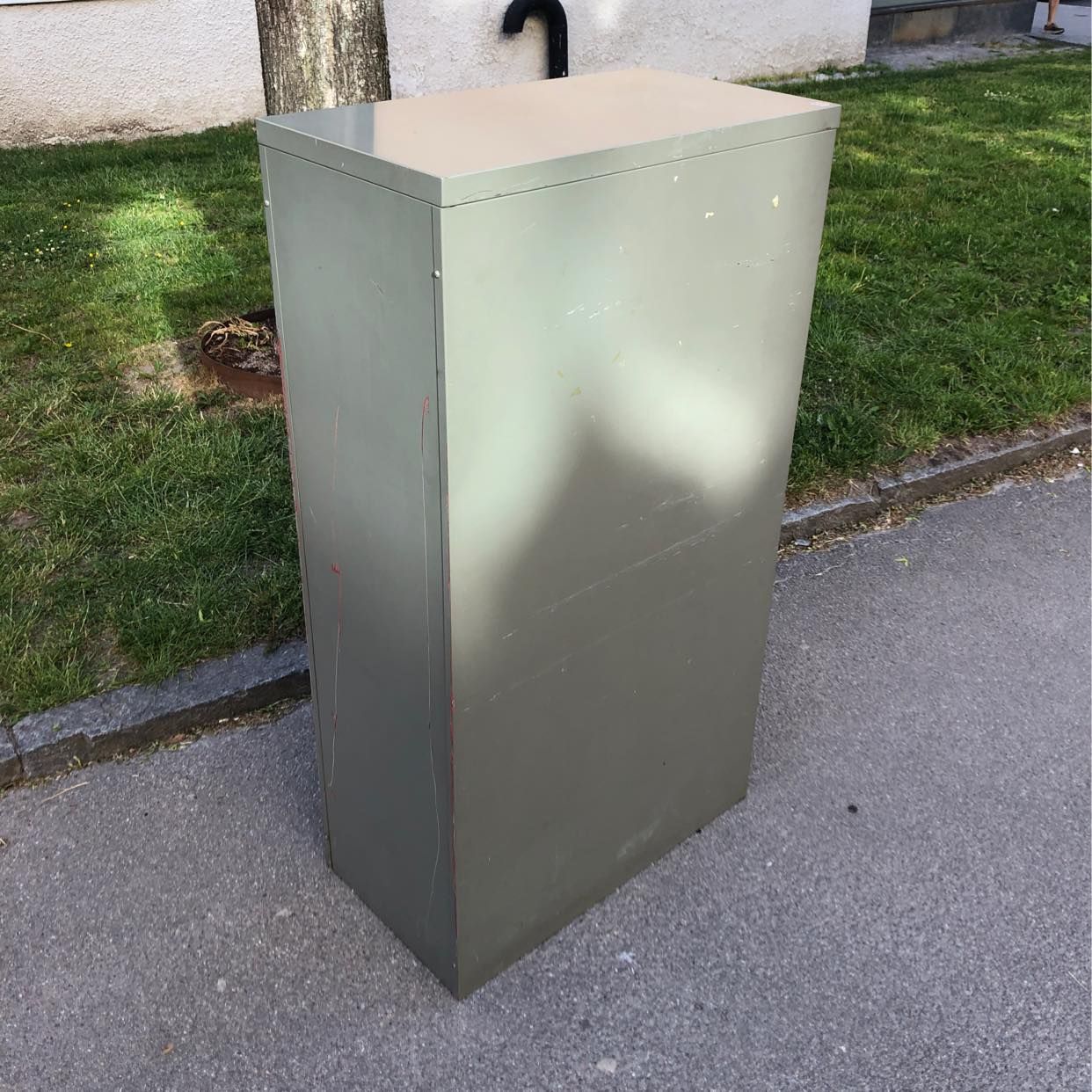 image of Två större arkivskåp - 