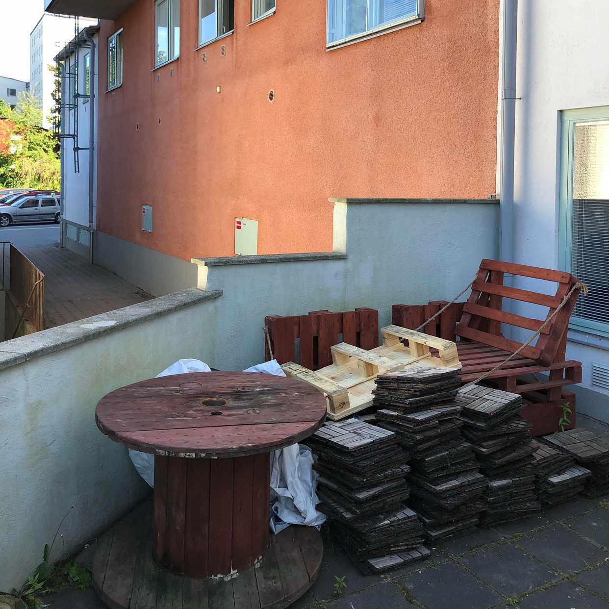 image of Lastpall möbler/golv - Hässelby