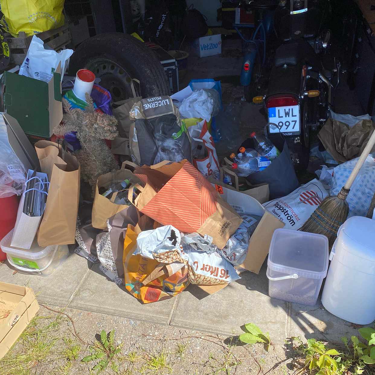 image of Diverse skräp - Ekerö