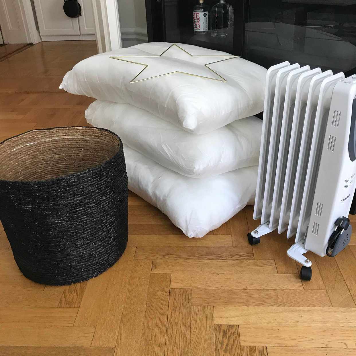 image of Pillows, pot, radiator - Stockholm City