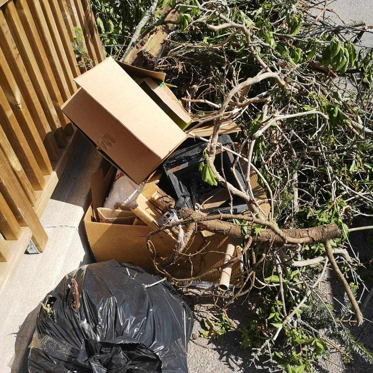 image of Ris, samt kartonger. - Vällingby