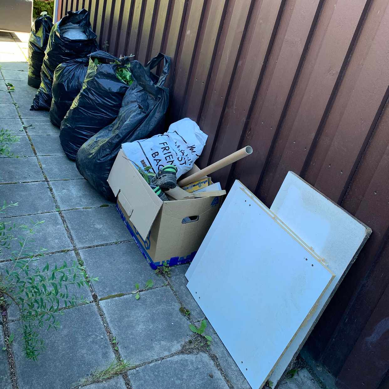 image of Lövsäck, trä och lite ovr - Södertälje