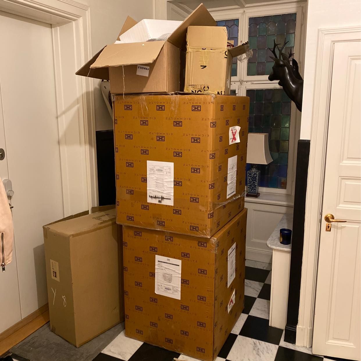 image of Throw away 4 large boxes - Stockholm City