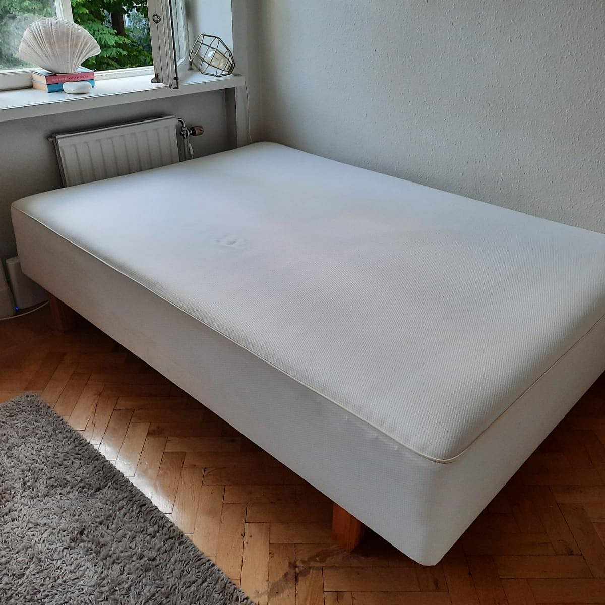 image of 1,40 säng bortskänkes! - Stockholm