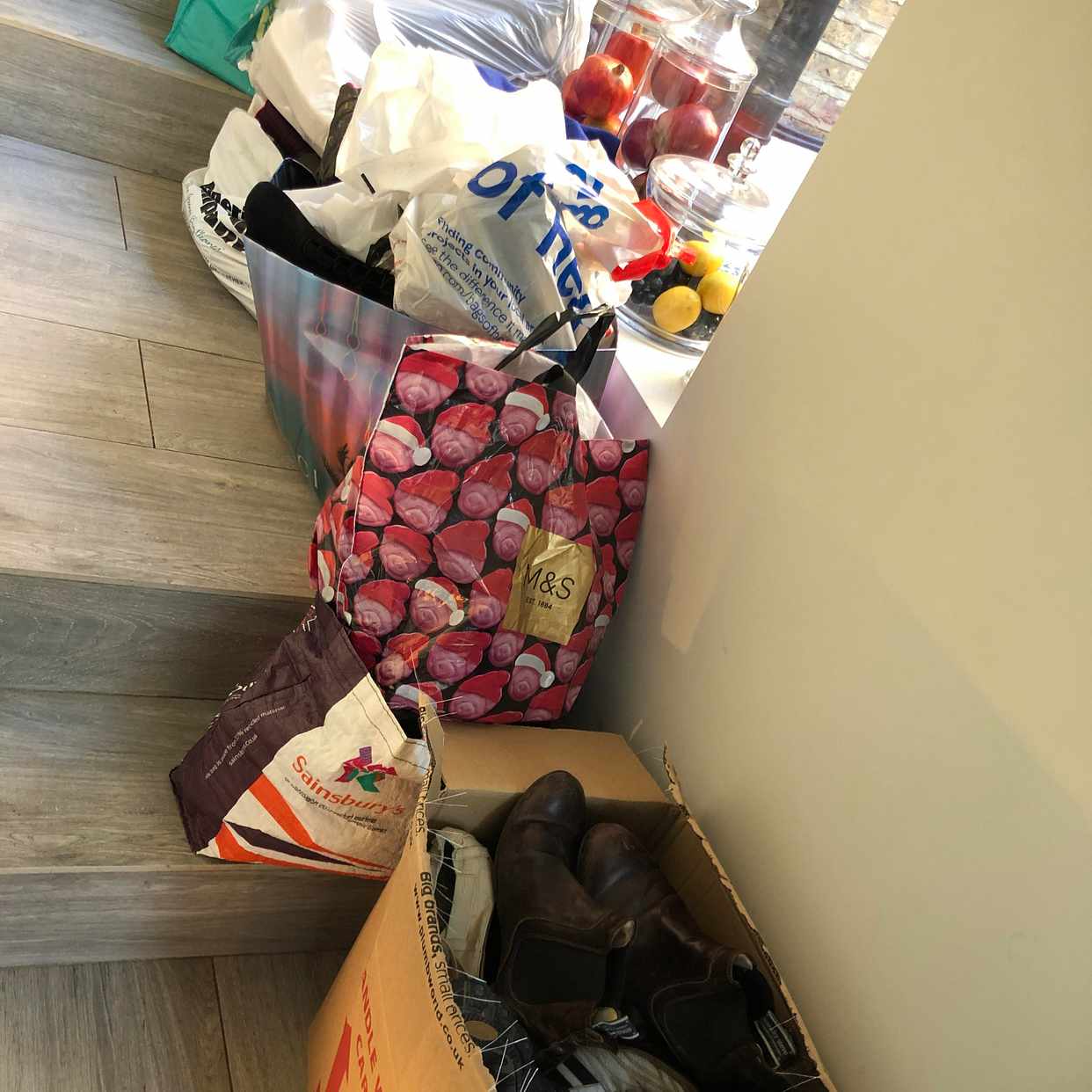 image of second hand clothes/shoes - Fulham