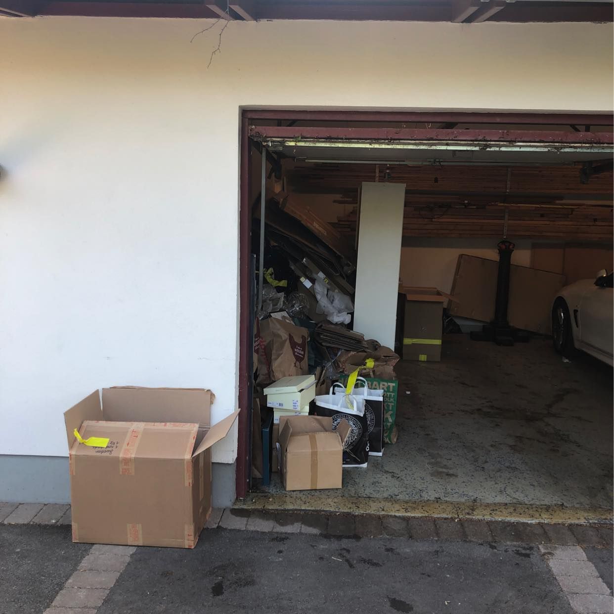 image of Tömning av garage skräp - Djursholm