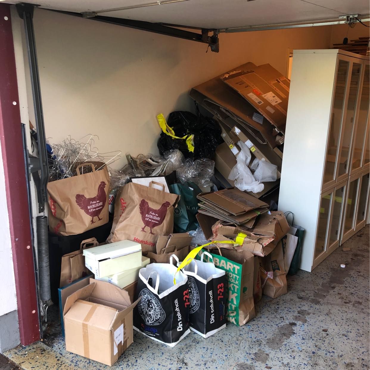 image of Tömning av garage skräp - Djursholm