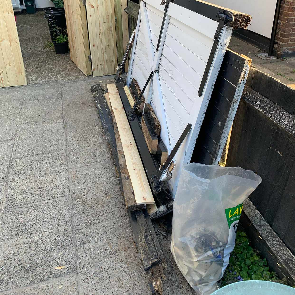 image of Dispose rubbish - London 