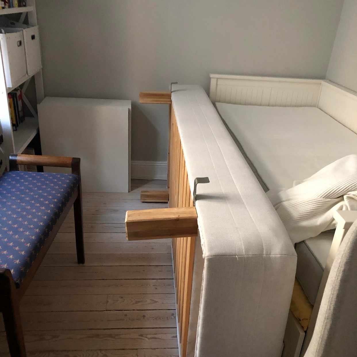 image of Säng plus skräp - Stockholms Stad