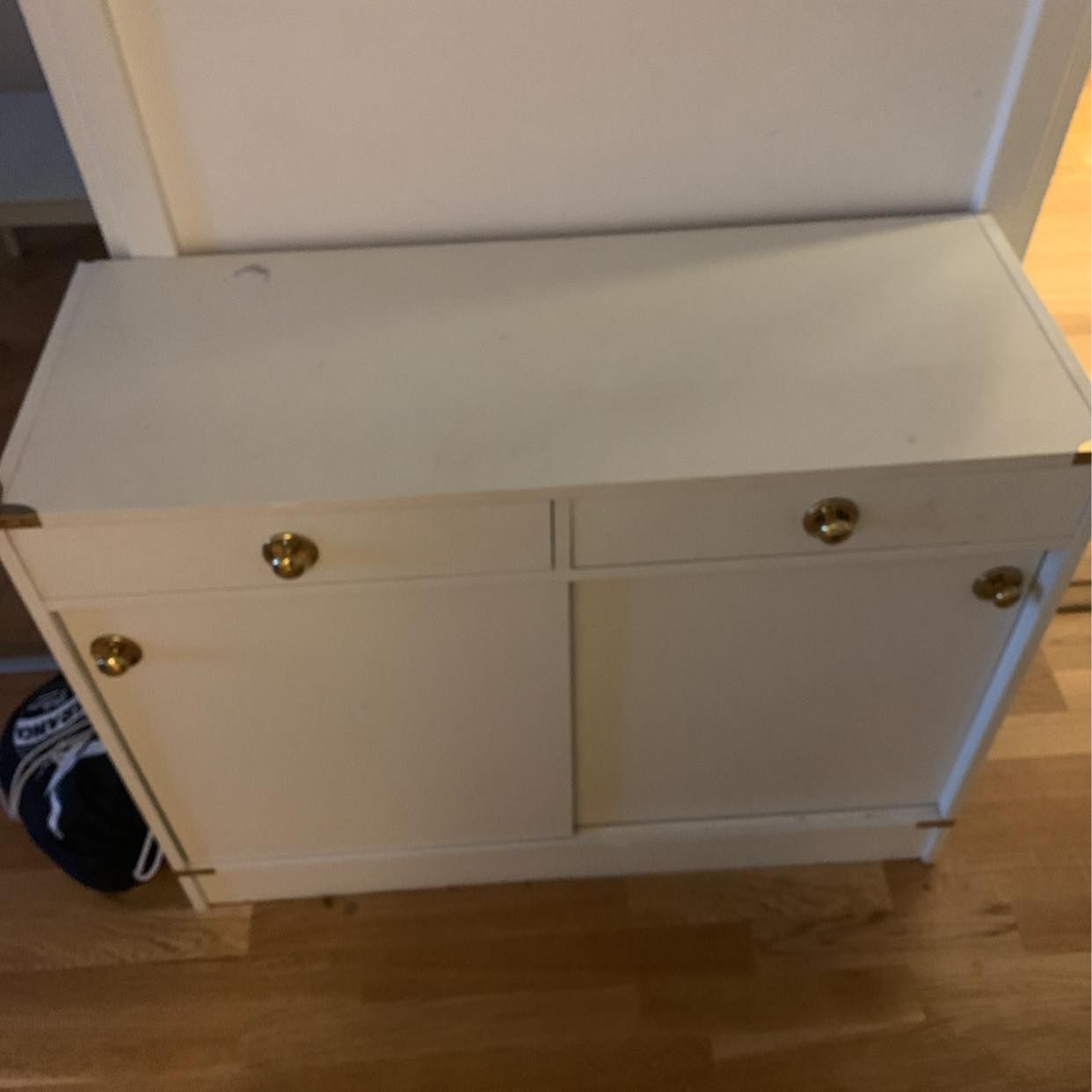 image of Bli av med gamla möbler - Hägersten