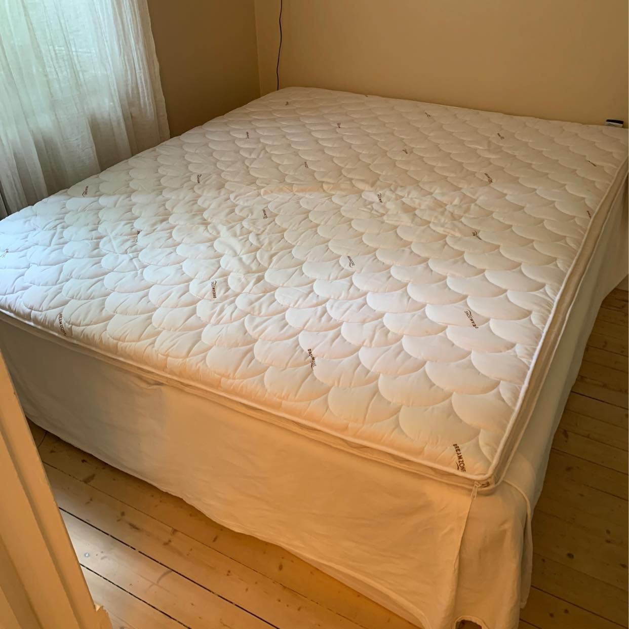 image of 2 st 80cm sängar - Stockholm