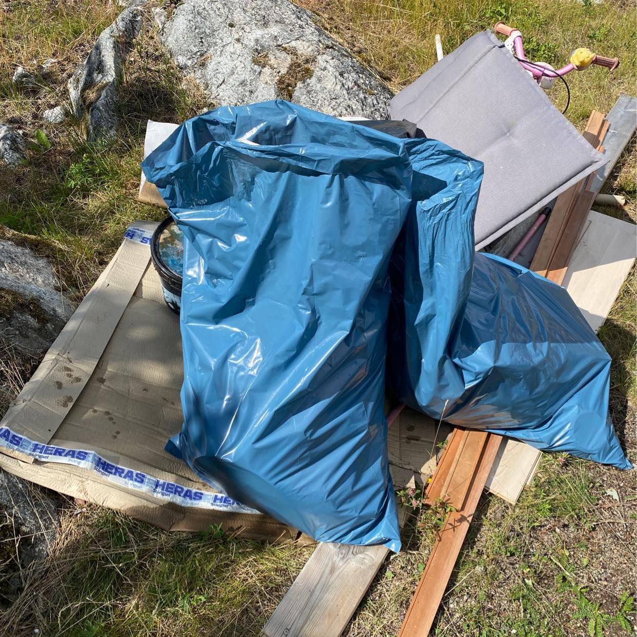 image of Kartonger, persienner och - Djurhamn