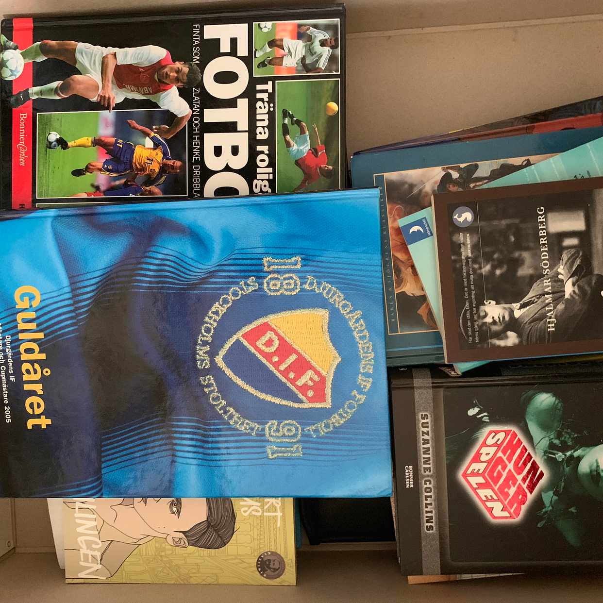 image of En låda med DVD:er - Stockholm
