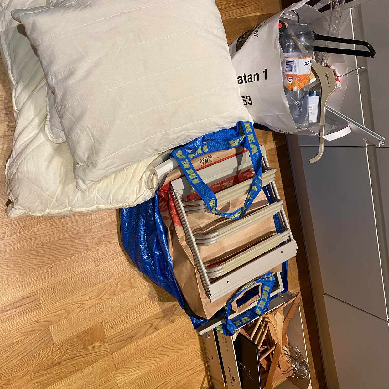 image of Throw some stuff - Stockholm