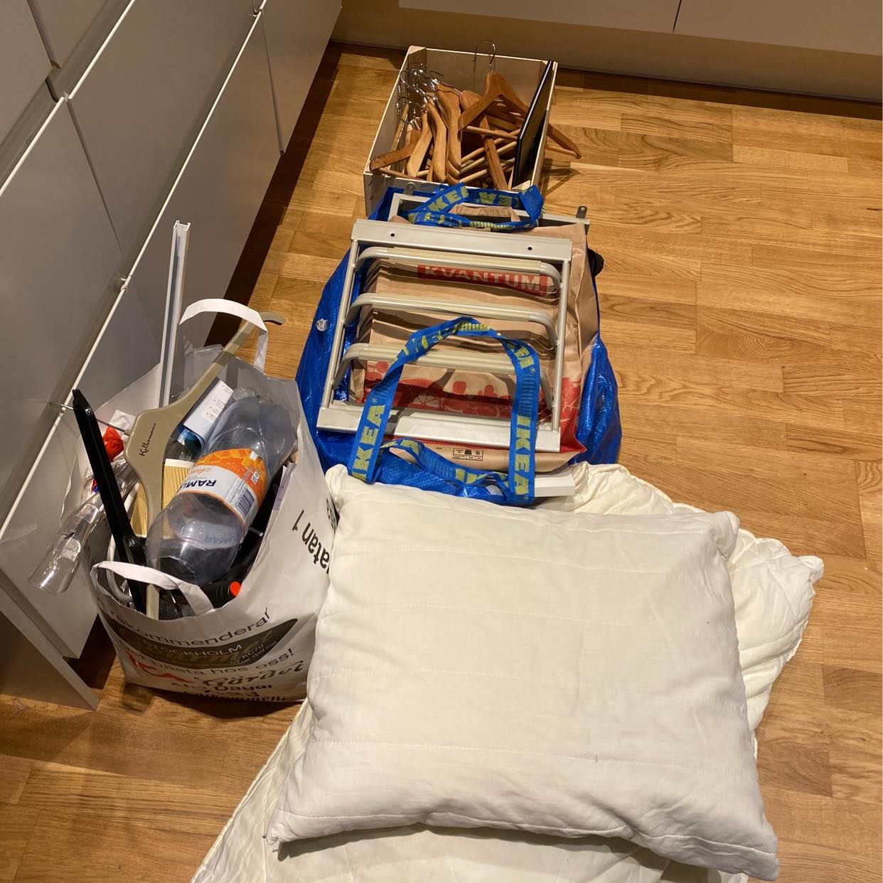 image of Throw some stuff - Stockholm