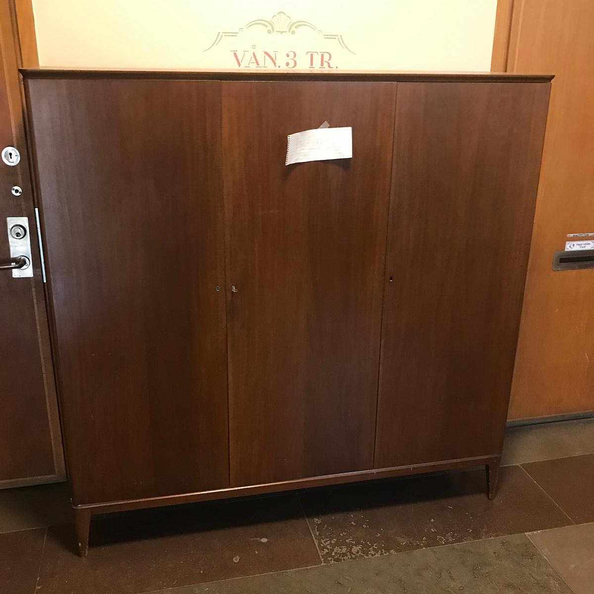 image of Skåp ges bort gratis - Stockholm
