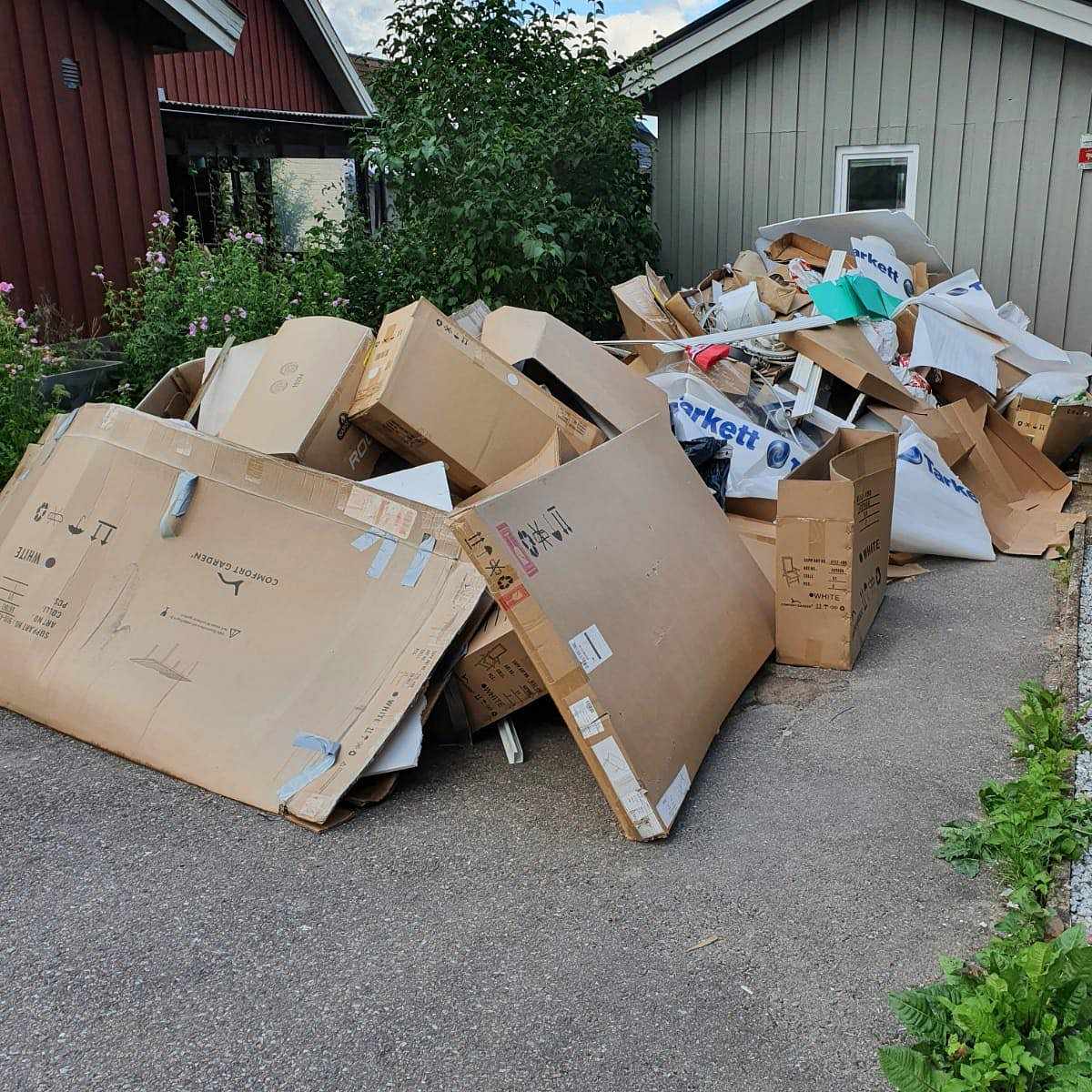 image of Kartonger och virke - Märsta