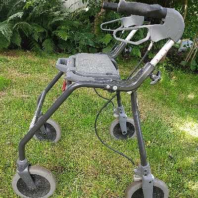 image of Hjälp att länna rullator - 