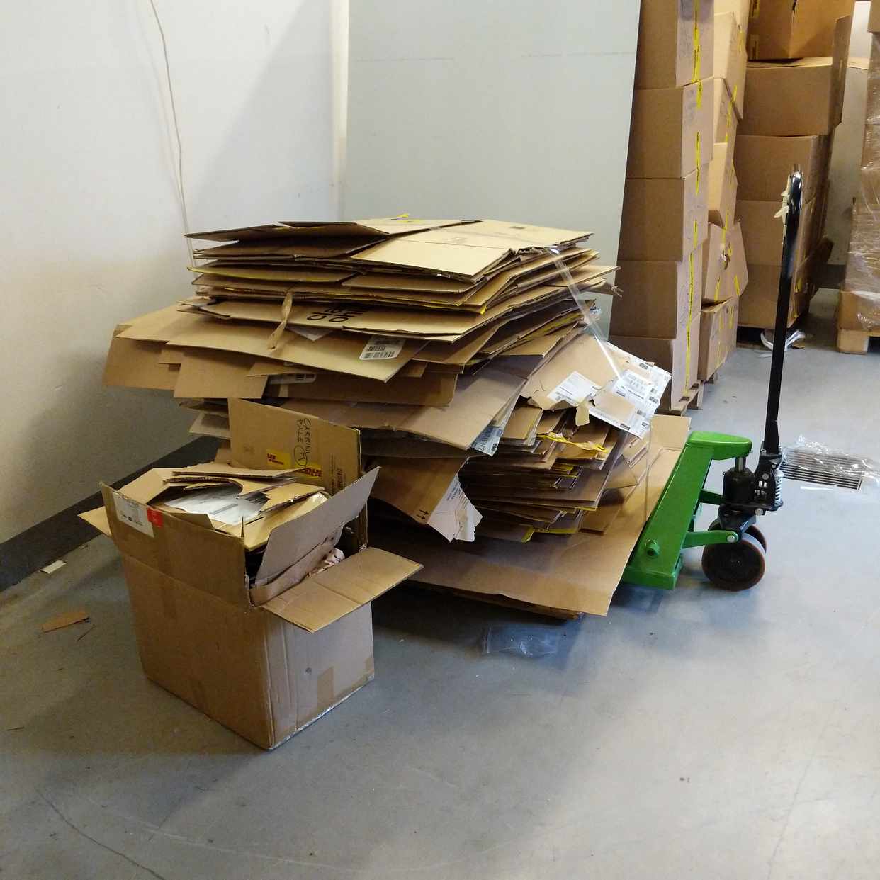 image of Cardboard, pallets - Hägersten