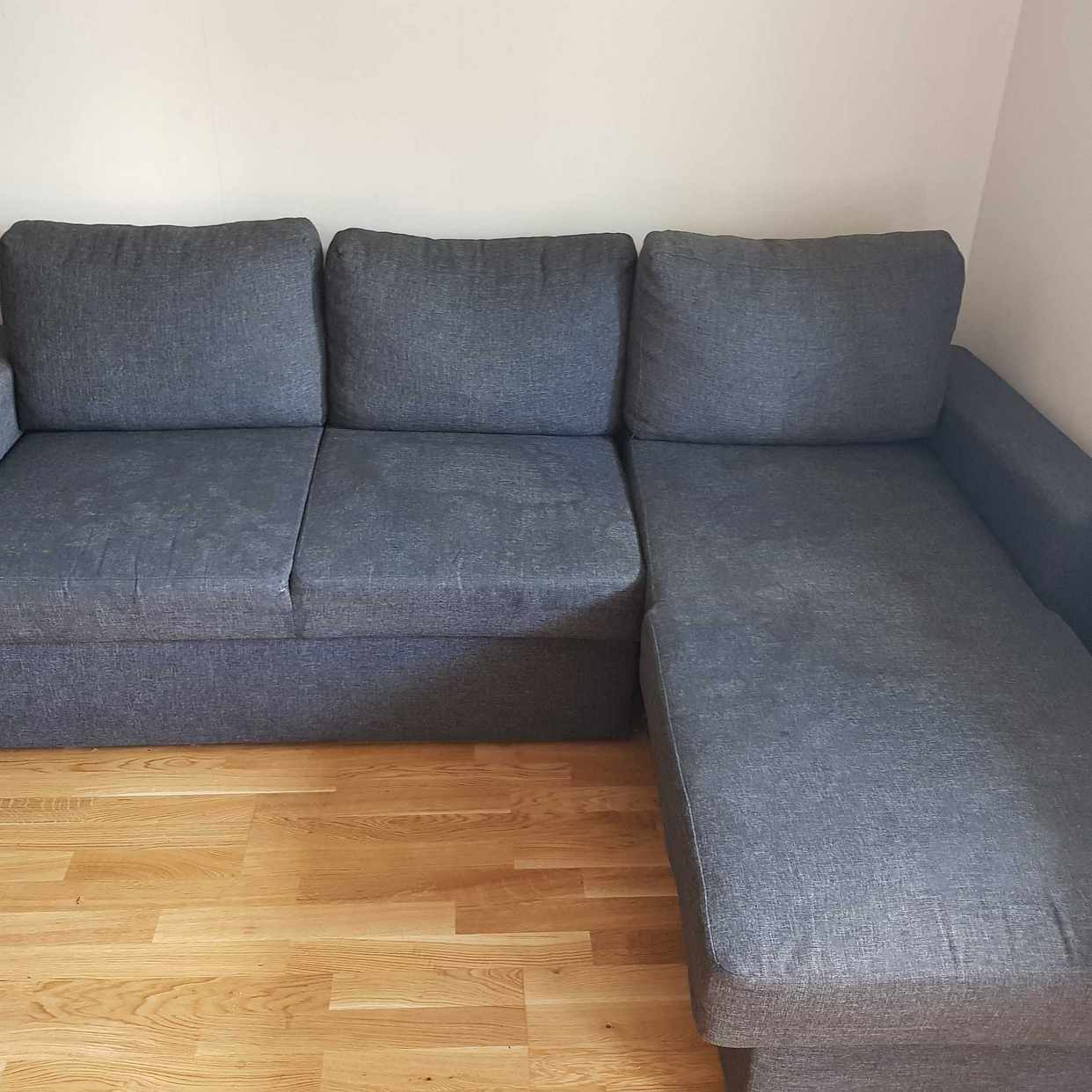 image of Soffa och barnbil - Vällingby