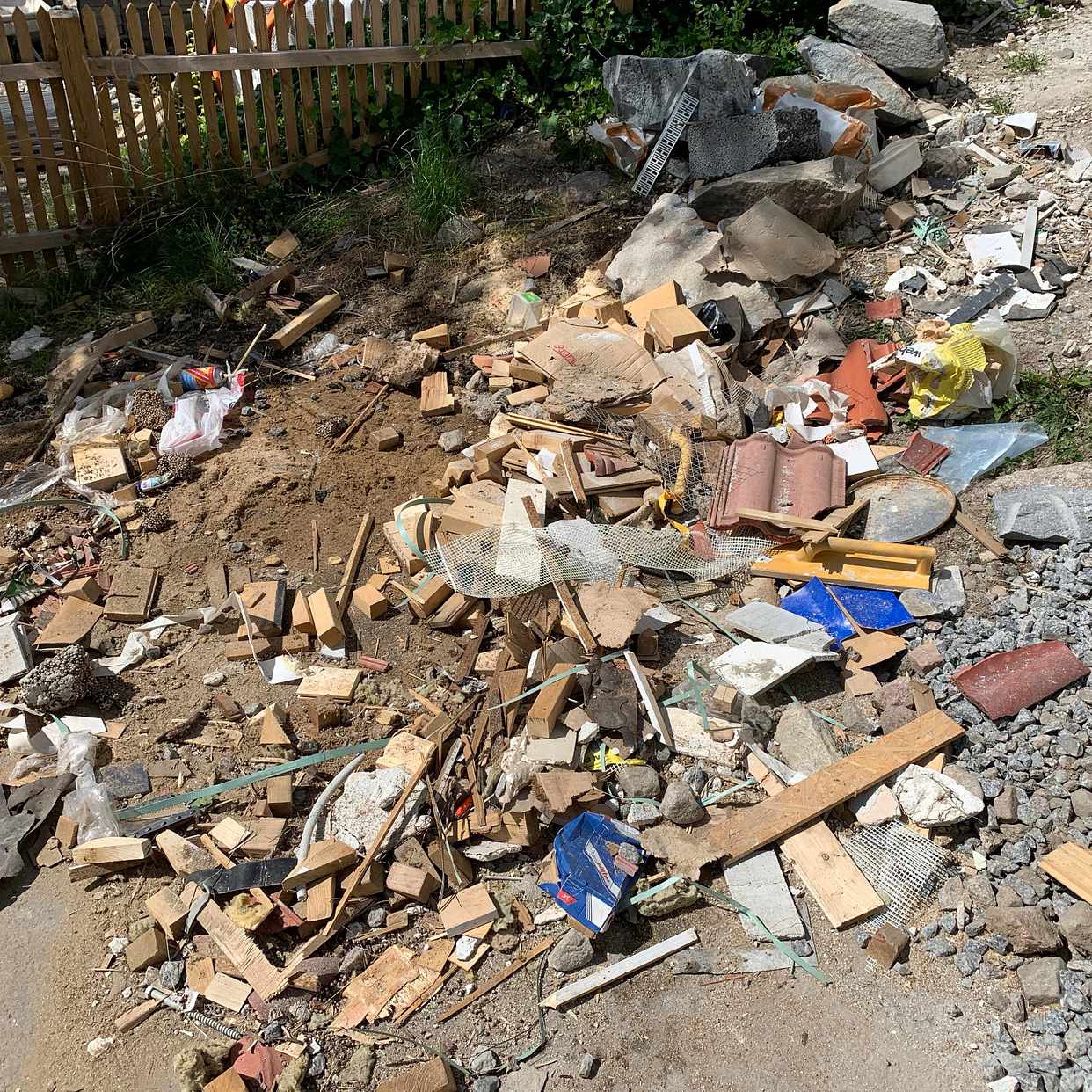 image of Skräp efter bygge - Lidingö