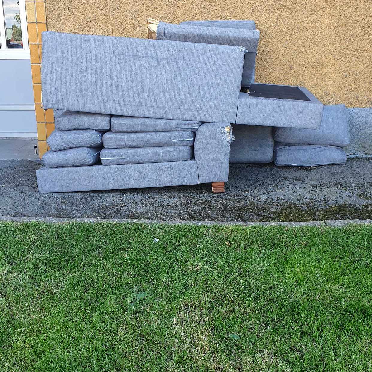 image of Soffa till tippen - Nacka