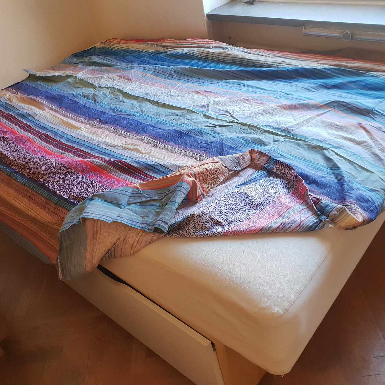 image of gamla möbler-kasta bort - Stockholm