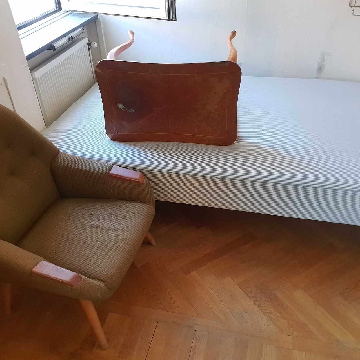 image of gamla möbler-kasta bort - Stockholm