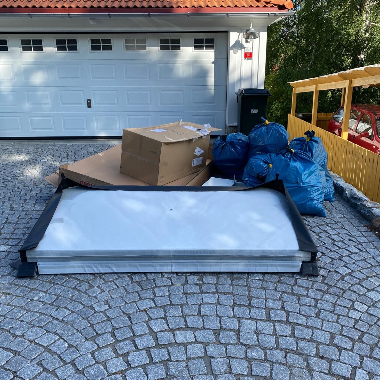 image of Cardboard, spa cover etc - Bromma