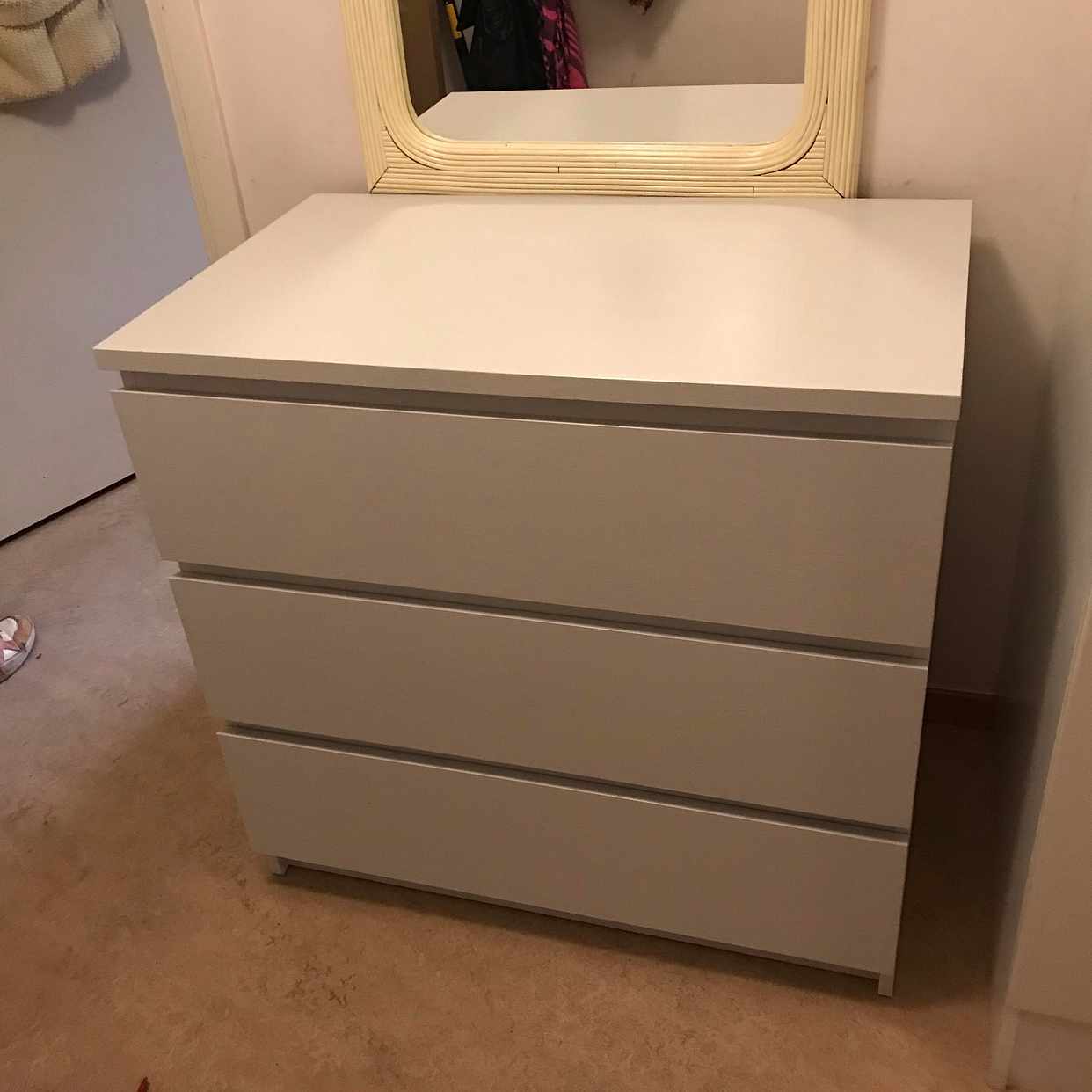 image of Bortskänkes ikea Malm byr - Skarpnäck