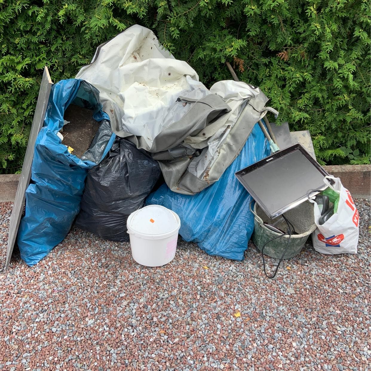 image of Blandat skräp - Täby