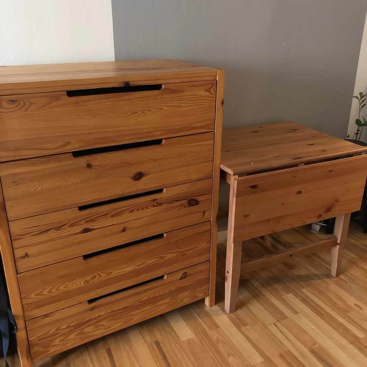 image of 3 fina möbler skänks bort - Solna