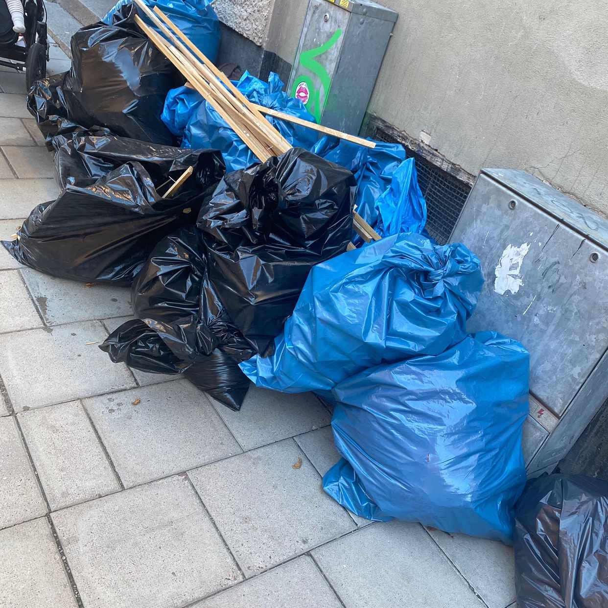 image of Trä,plast,damm - Stockholm