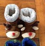 image of 2 pairs of slippers - Sundbyberg