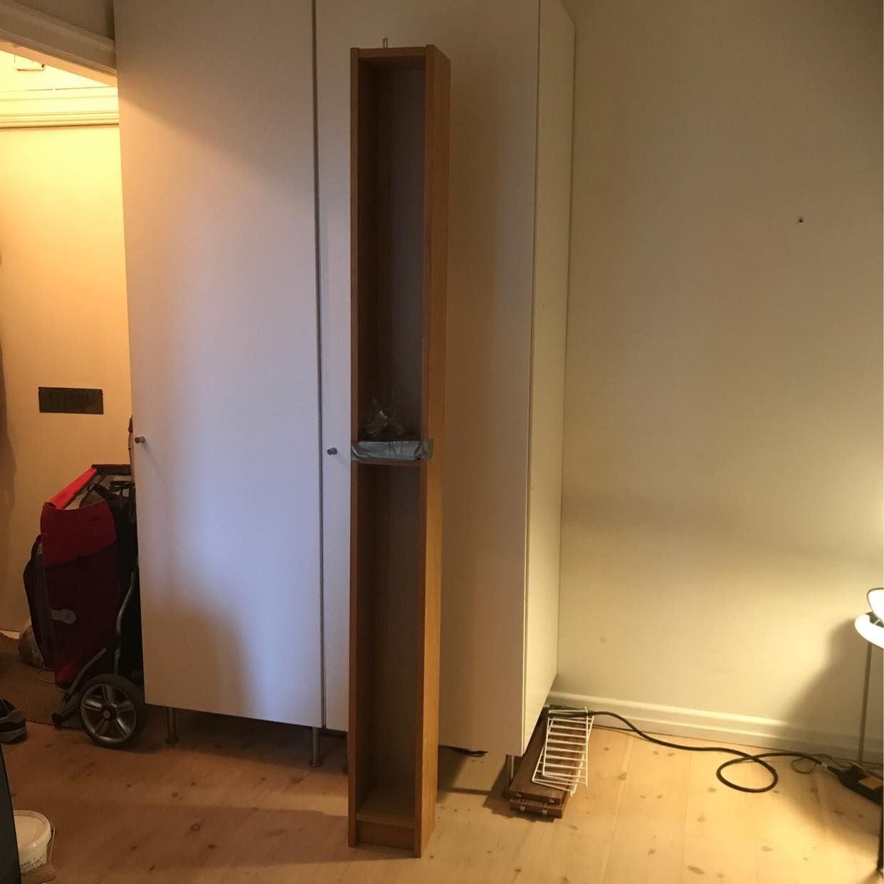image of 1 garderob + 1 cd-hylla - Stockholm