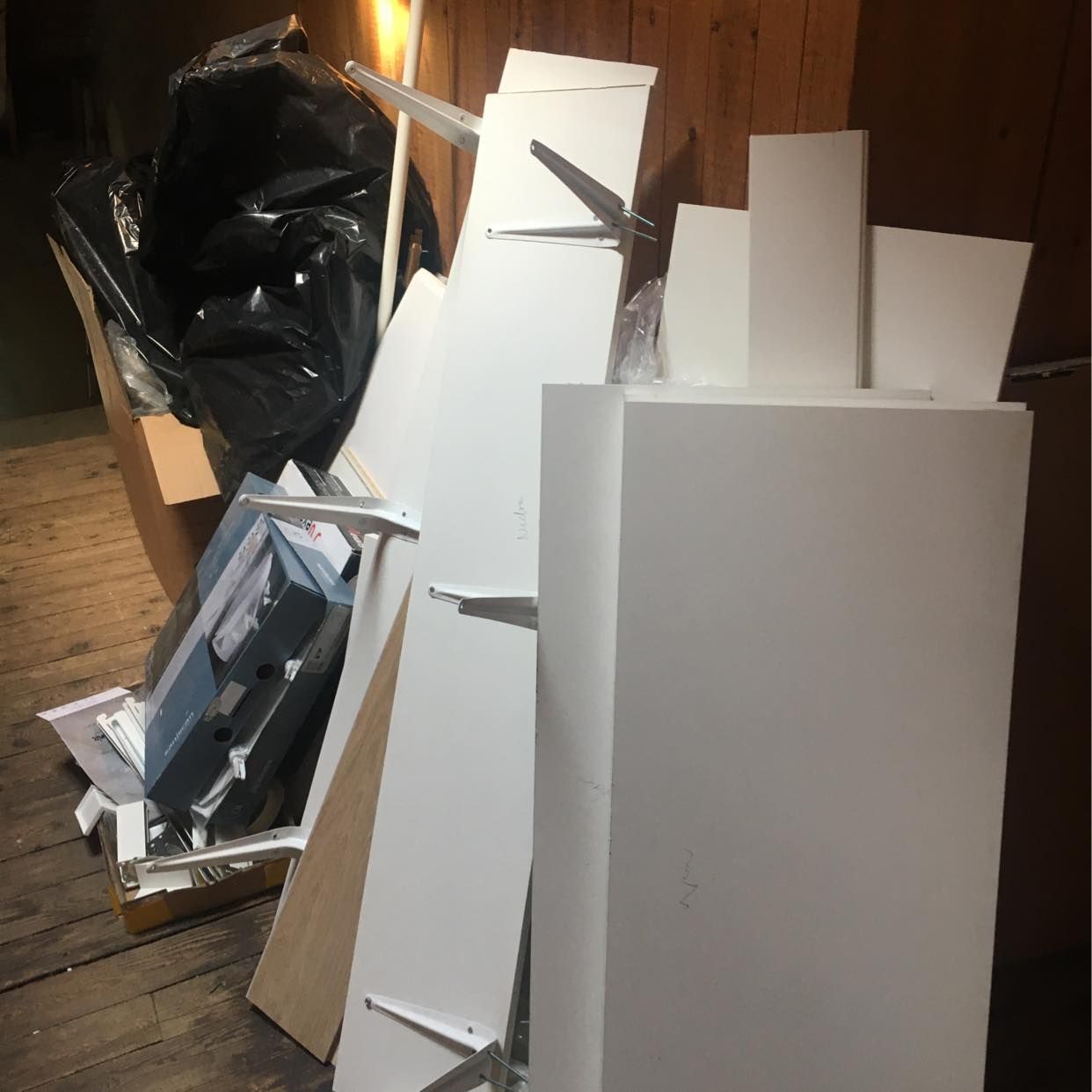 image of Dörr, Ikea ,hyllor skräp - Bromma