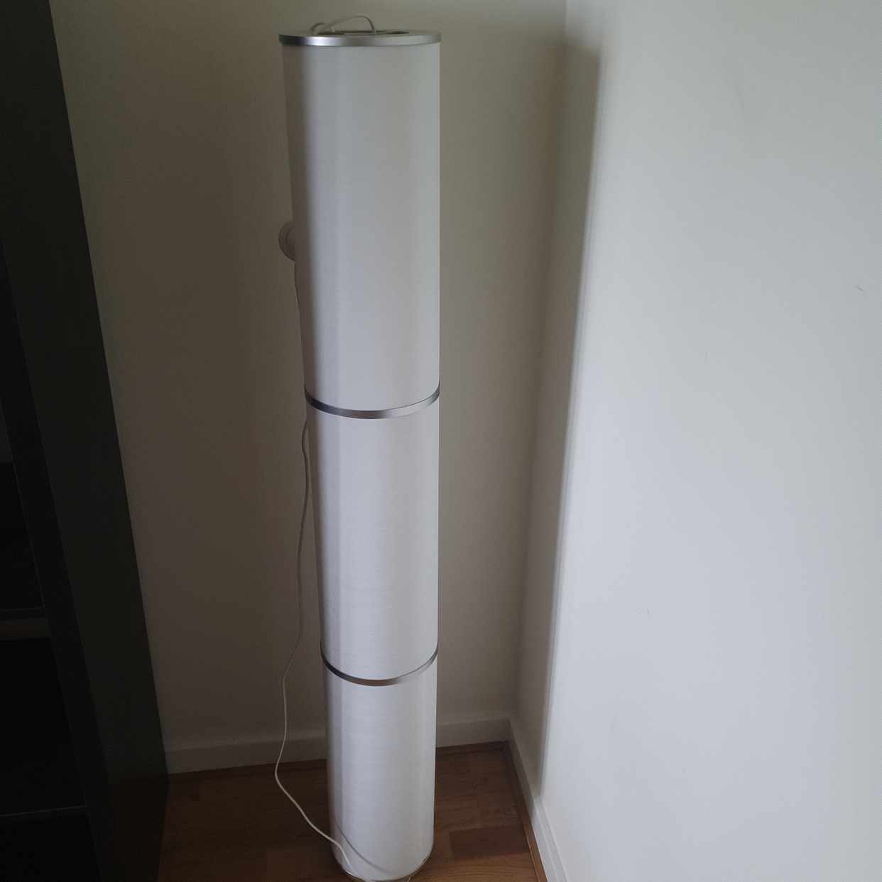 image of Bokhylla samt golvlampa - Johanneshov