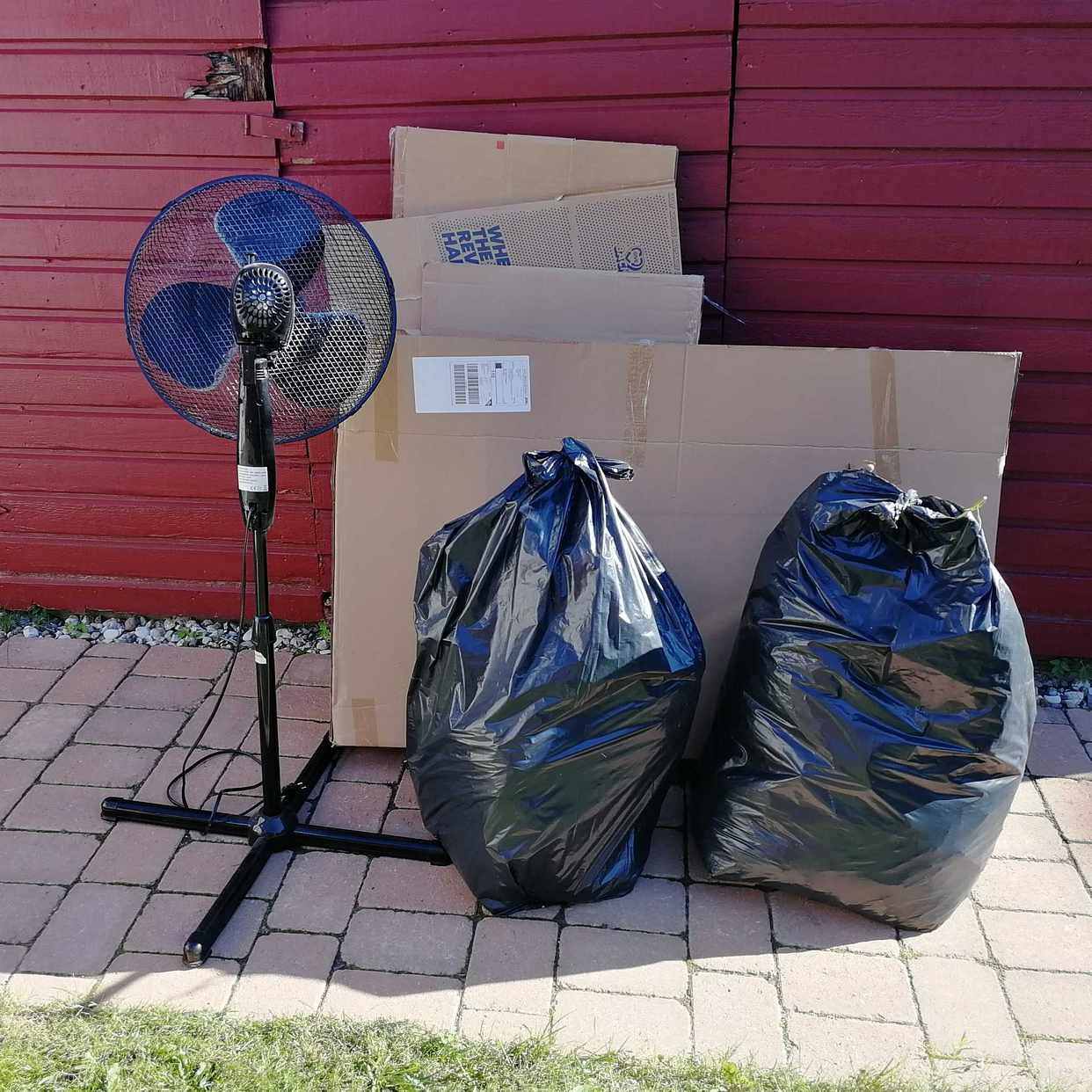 image of Kartonger, fläkt mm - Tumba