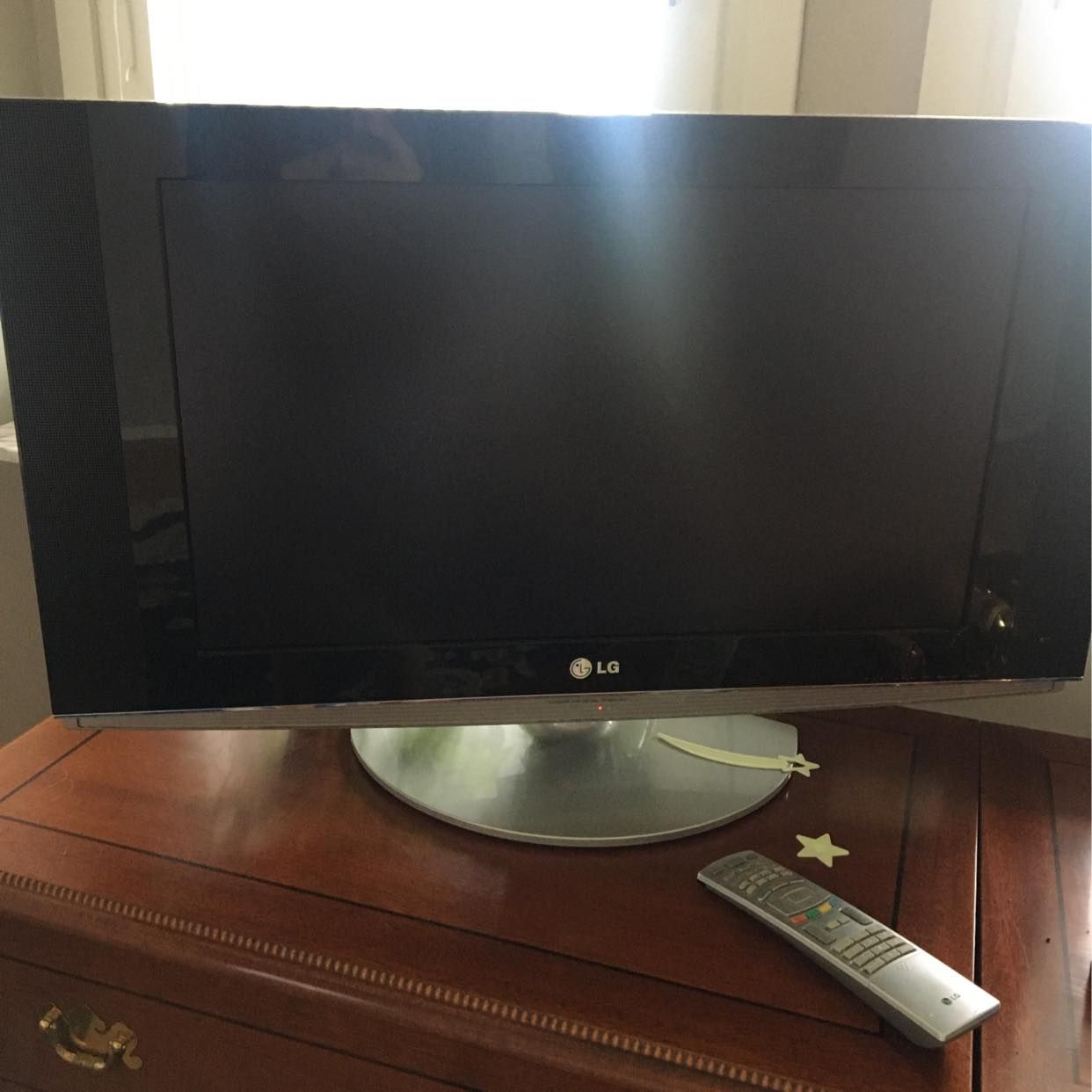 image of LG tv bortskänkes - Tullinge